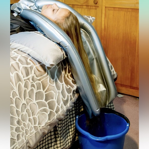 NIB Inflatable Hair Washing Funnel for Shampooing Hair in Any Chair and Basin - Picture 6 of 6